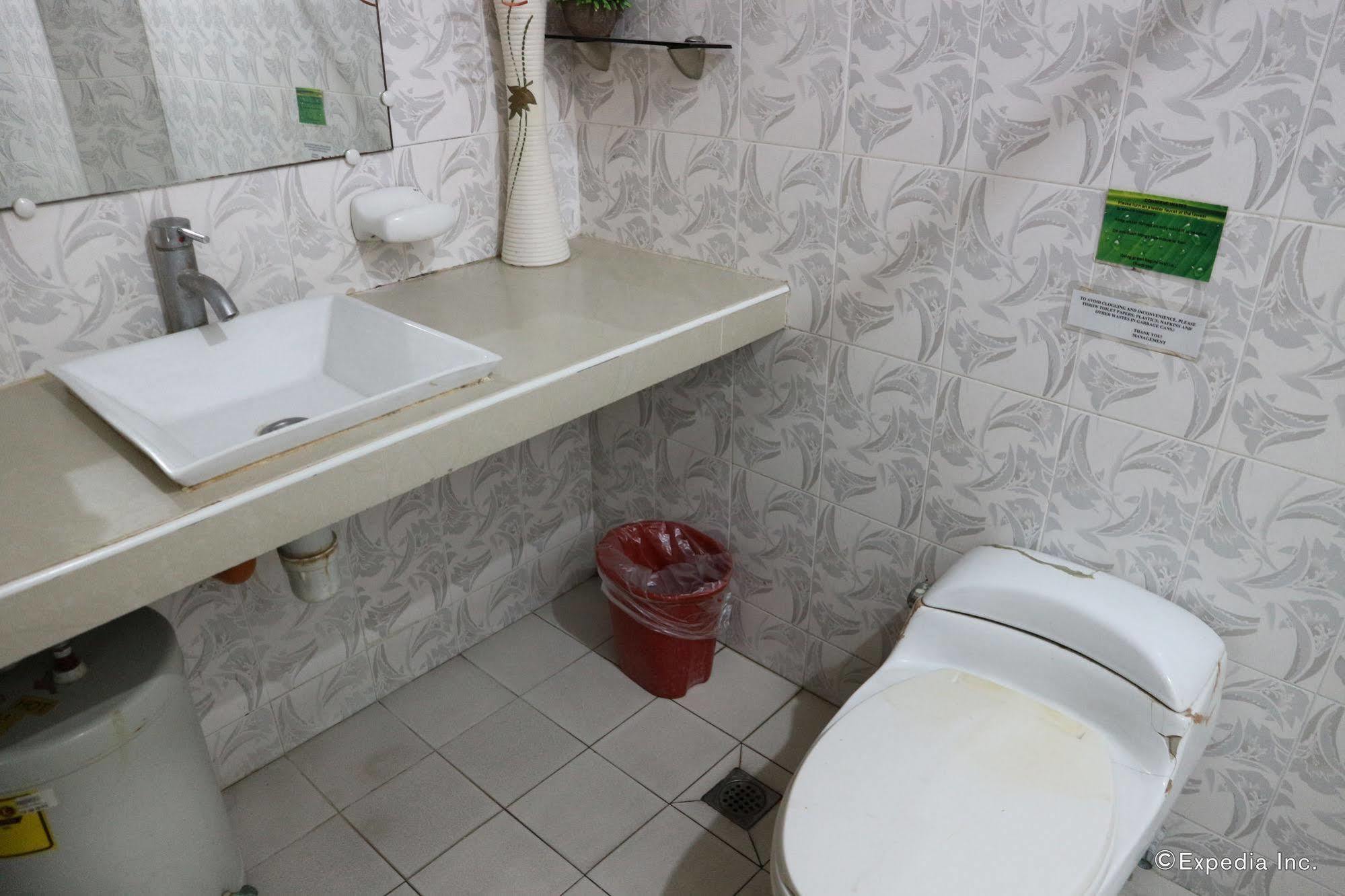 Obdulia'S Business Inn Dumaguete City Екстер'єр фото