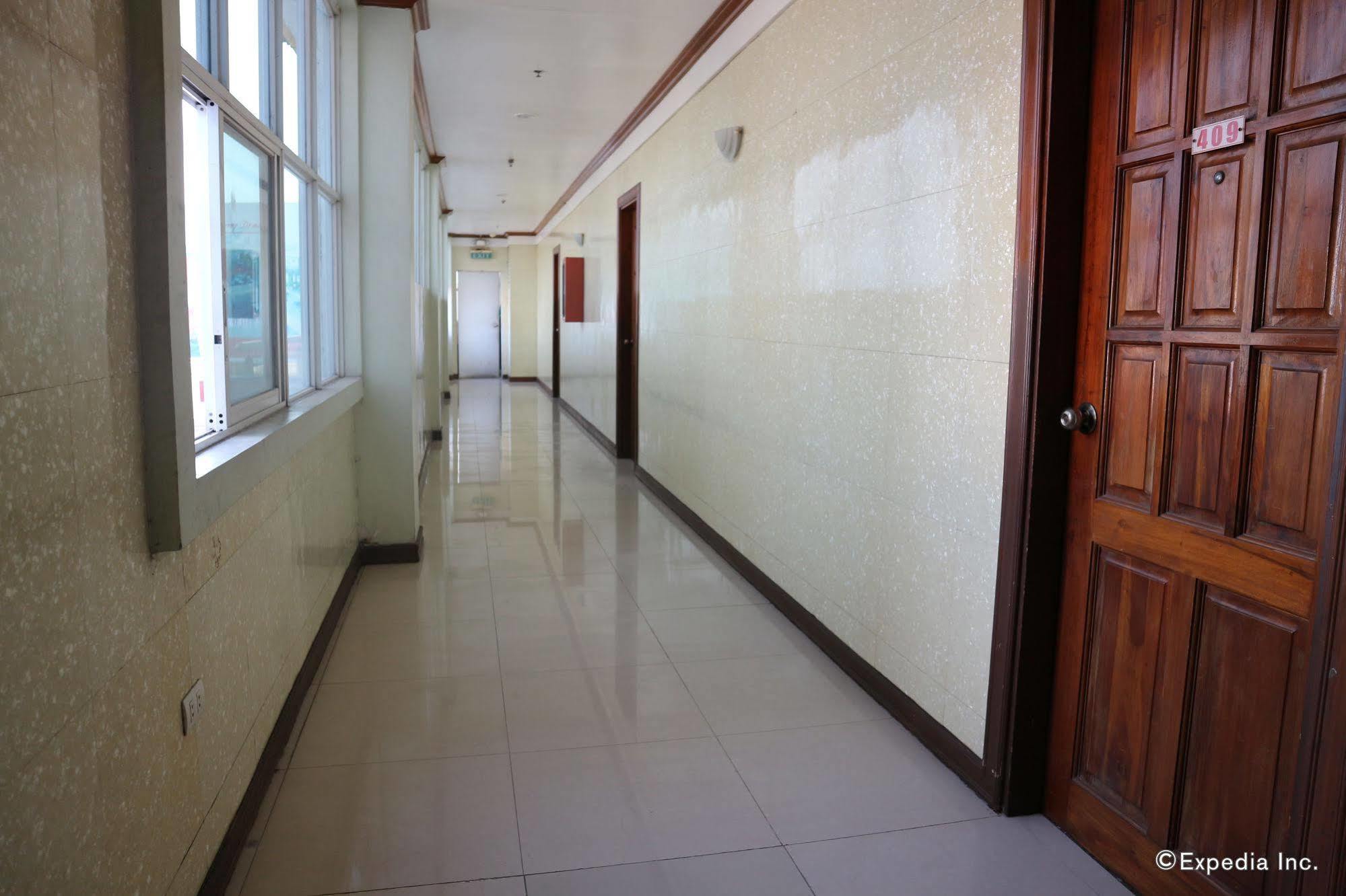Obdulia'S Business Inn Dumaguete City Екстер'єр фото